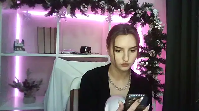 X Alisa online show from 12/26/24, 07:49