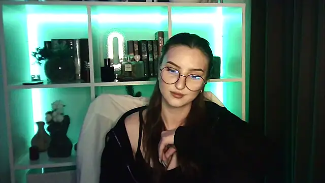 X Alisa online show from 04/18/26, 07:07