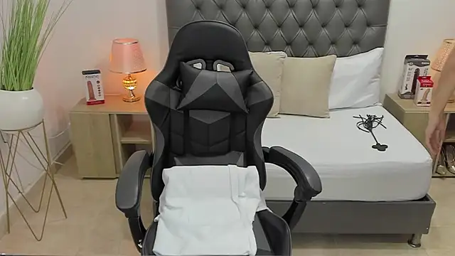 candy summer28 online show from 01/29/25, 07:22