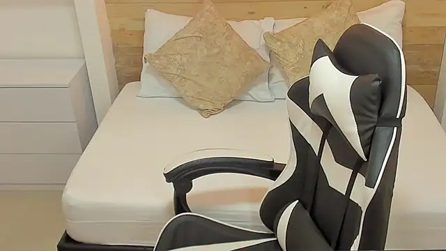 candy summer28 online show from 10/28/25, 07:16