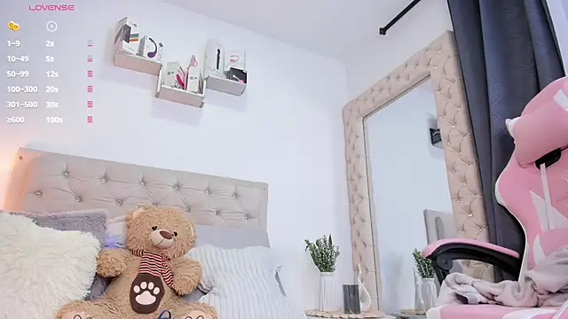 Snapshot of lorennahernandez01 chatting on 11/16/25, 10:54 lorennahernandez01 online show from 11/16/25, 10:54