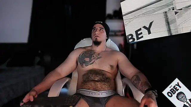 Snapshot of kingbear777 chatting on 02/10/25, 01:14 kingbear777 online show from 02/10/25, 01:14