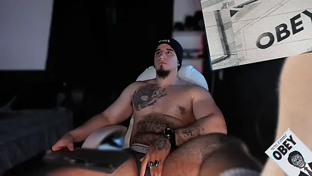 Snapshot of kingbear777 chatting on 02/16/25, 02:21 kingbear777 online show from 02/16/25, 02:21