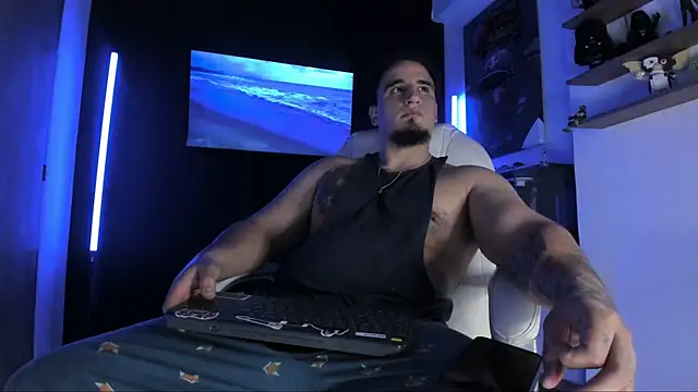 Snapshot of kingbear777 chatting on 09/15/25, 10:43 kingbear777 online show from 09/15/25, 10:43