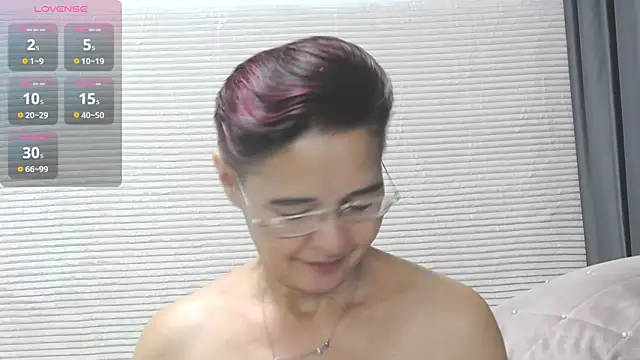 Snapshot of StaceyDarling chatting on 11/29/25, 06:44 StaceyDarling online show from 11/29/25, 06:44