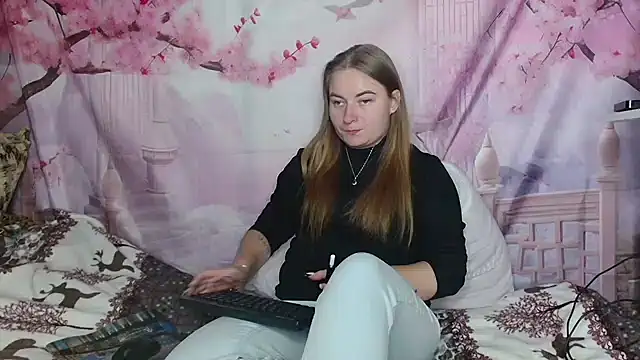 ElenaMaeer online show from 10/04/25, 12:47