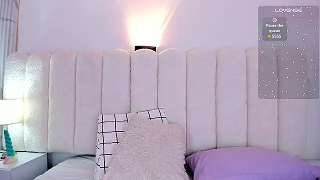 Mia rom11 online show from 02/21/25, 03:43