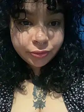 Snapshot of Kimberliprivv chatting on 04/14/26, 01:28 Kimberliprivv online show from 04/14/26, 01:28