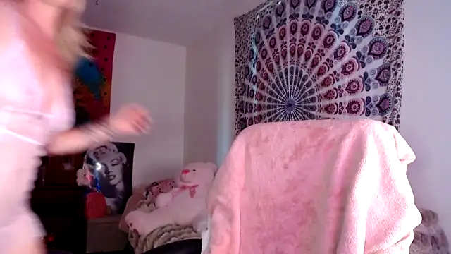 kellywildnnout online show from 09/15/25, 03:01