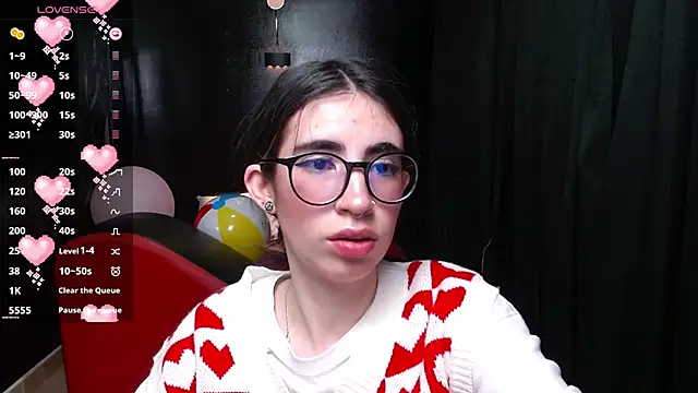 Snapshot of LenaRoses chatting on 12/14/24, 07:03 LenaRoses online show from 12/14/24, 07:03