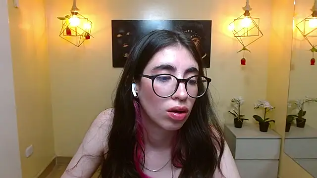 Snapshot of LenaRoses chatting on 03/02/25, 02:51 LenaRoses online show from 03/02/25, 02:51