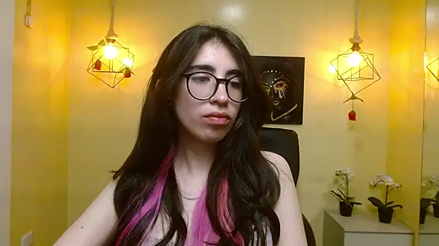 Snapshot of LenaRoses chatting on 03/04/25, 06:29 LenaRoses online show from 03/04/25, 06:29