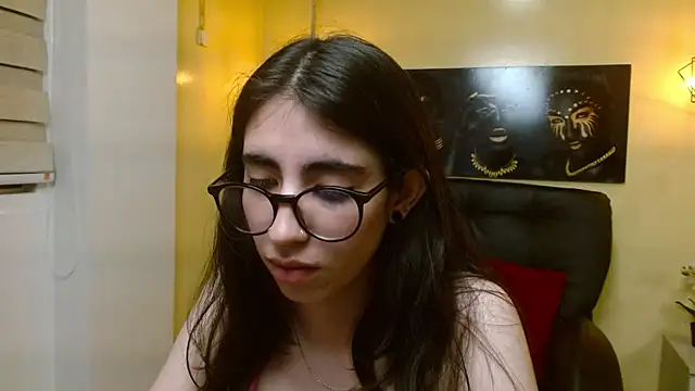 Snapshot of LenaRoses chatting on 03/04/25, 09:32 LenaRoses online show from 03/04/25, 09:32