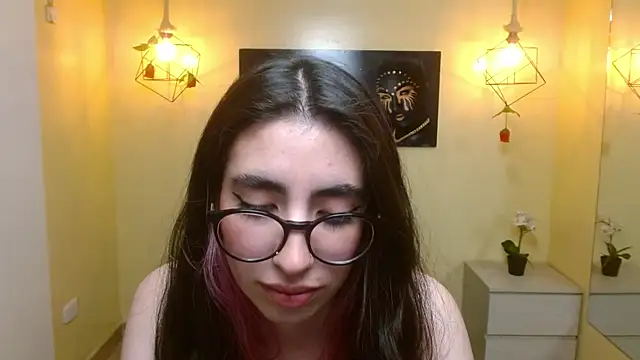 Snapshot of LenaRoses chatting on 03/22/25, 10:37 LenaRoses online show from 03/22/25, 10:37