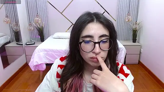 Snapshot of LenaRoses chatting on 09/08/25, 08:41 LenaRoses online show from 09/08/25, 08:41