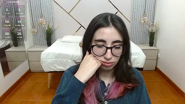 Snapshot of LenaRoses chatting on 09/19/25, 07:25 LenaRoses online show from 09/19/25, 07:25