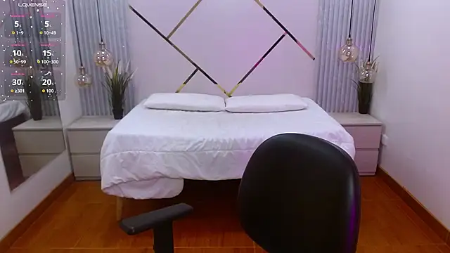 Snapshot of LenaRoses chatting on 10/15/25, 07:58 LenaRoses online show from 10/15/25, 07:58