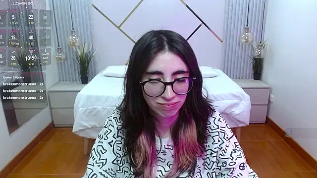 Snapshot of LenaRoses chatting on 10/16/25, 08:32 LenaRoses online show from 10/16/25, 08:32