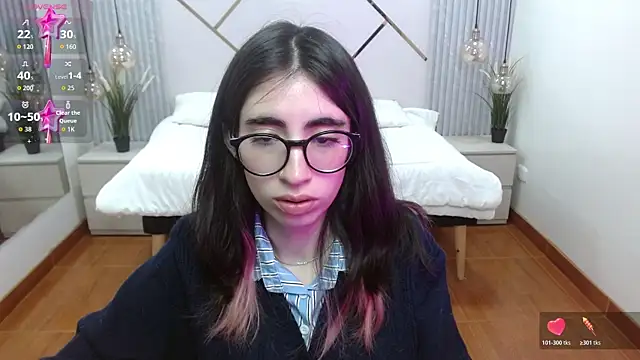 Snapshot of LenaRoses chatting on 11/13/25, 01:10 LenaRoses online show from 11/13/25, 01:10