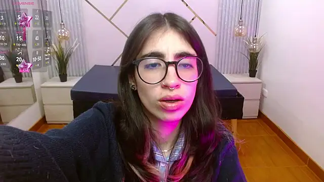 Snapshot of LenaRoses chatting on 11/19/25, 05:02 LenaRoses online show from 11/19/25, 05:02