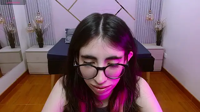 Snapshot of LenaRoses chatting on 11/21/25, 02:05 LenaRoses online show from 11/21/25, 02:05