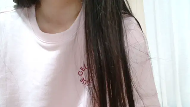 Snapshot of xxYuIxx chatting on 01/02/25, 03:29 xxYuIxx online show from 01/02/25, 03:29