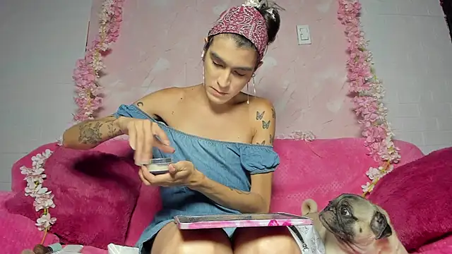 Snapshot of Chaminela_27 chatting on 10/02/25, 08:27 Chaminela 27 online show from 10/02/25, 08:27