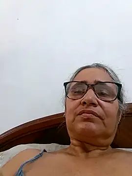 Snapshot of _candi chatting on 04/08/26, 03:45 candi online show from 04/08/26, 03:45