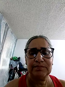 Snapshot of _candi chatting on 04/26/26, 11:52 candi online show from 04/26/26, 11:52