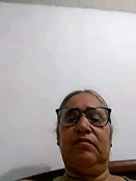 Snapshot of _candi chatting on 04/29/26, 10:49 candi online show from 04/29/26, 10:49