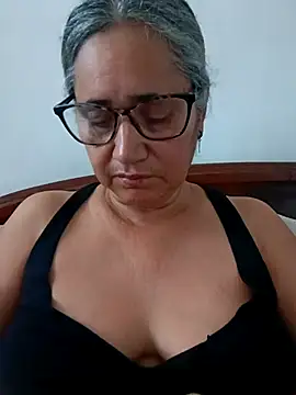 Snapshot of _candi chatting on 04/30/26, 12:11 candi online show from 04/30/26, 12:11