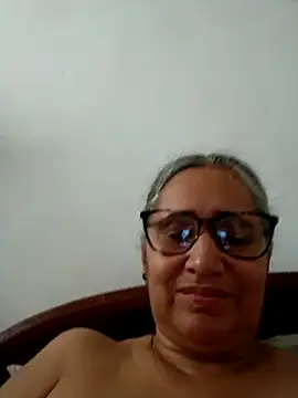Snapshot of _candi chatting on 05/01/26, 12:32 candi online show from 05/01/26, 12:32