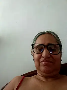 Snapshot of _candi chatting on 05/03/26, 12:44 candi online show from 05/03/26, 12:44