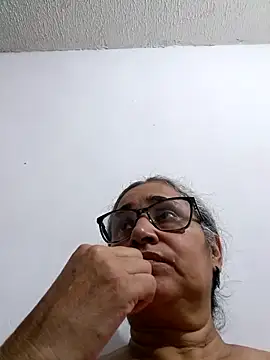 Snapshot of _candi chatting on 05/12/26, 11:35 candi online show from 05/12/26, 11:35