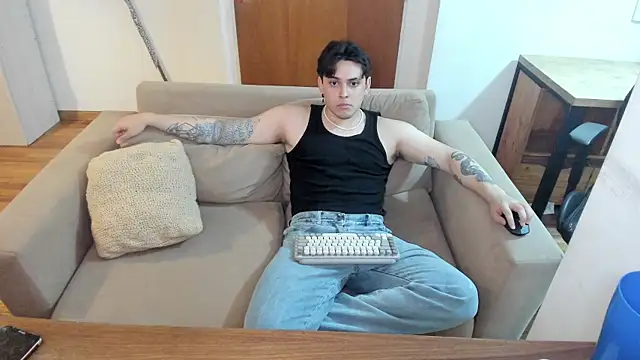 Snapshot of Markuss_b chatting on 02/04/25, 02:17 Markuss b online show from 02/04/25, 02:17