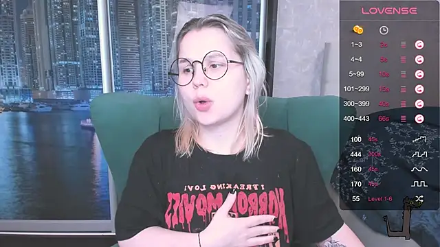 Snapshot of miray_kuriyama123 chatting on 12/12/24, 04:21 miray kuriyama123 online show from 12/12/24, 04:21