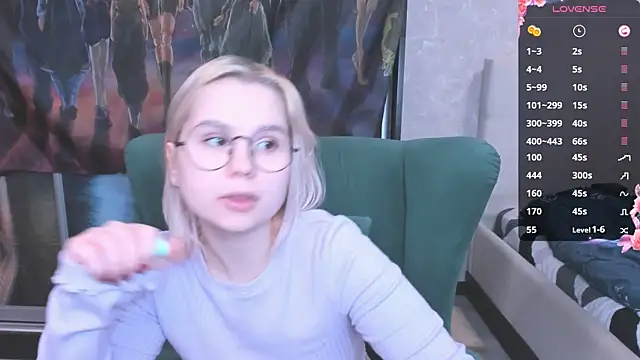 Snapshot of miray_kuriyama123 chatting on 02/10/25, 02:41 miray kuriyama123 online show from 02/10/25, 02:41