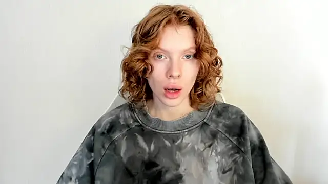 Snapshot of StellaDavis chatting on 12/16/25, 08:08 StellaDavis online show from 12/16/25, 08:08