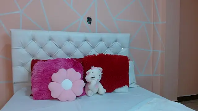 hantonella  online show from 09/13/25, 07:35