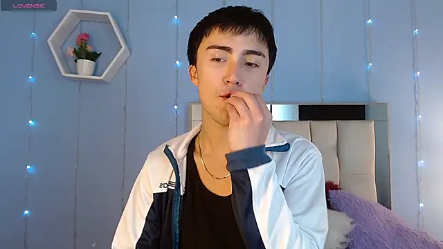 Snapshot of santi-fabulous chatting on 12/03/24, 09:23 santi-fabulous online show from 12/03/24, 09:23