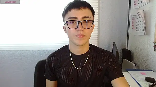 Snapshot of santi-fabulous chatting on 12/28/24, 09:40 santi-fabulous online show from 12/28/24, 09:40