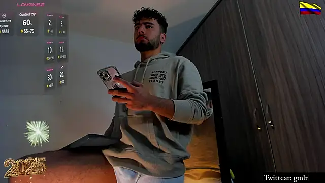 Snapshot of caprywilliams chatting on 12/31/24, 12:43 caprywilliams online show from 12/31/24, 12:43