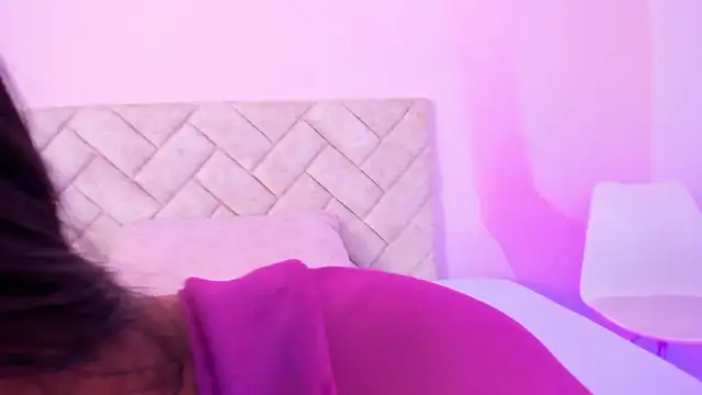 krishaa  online show from 03/18/25, 04:04