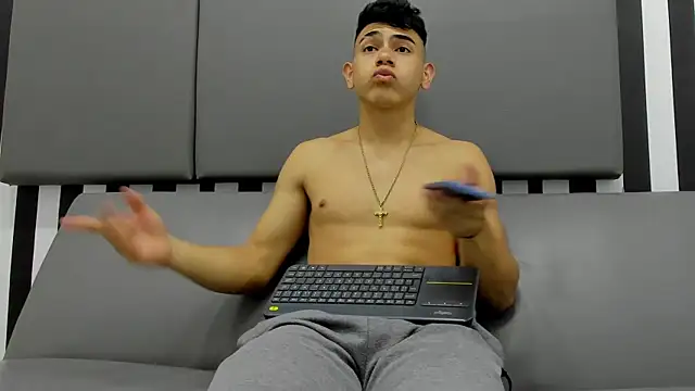 andrew rose  online show from 01/29/25, 03:33