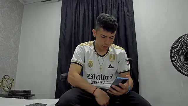 andrew rose  online show from 02/26/25, 03:19