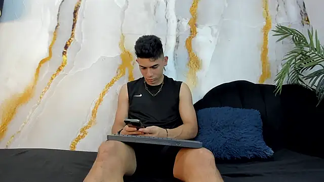 andrew rose  online show from 10/04/25, 03:21