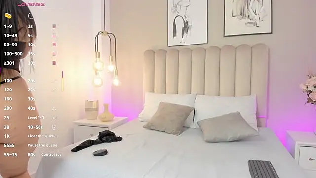 Snapshot of LindaRey_ chatting on 02/20/25, 02:18 LindaRey online show from 02/20/25, 02:18