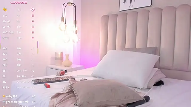 Snapshot of LindaRey_ chatting on 02/26/25, 07:20 LindaRey online show from 02/26/25, 07:20