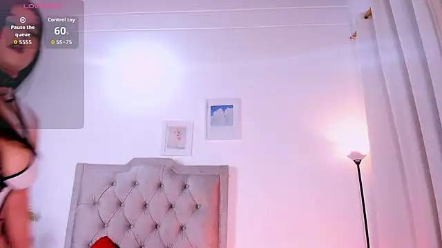 Snapshot of LindaRey_ chatting on 09/23/25, 04:59 LindaRey online show from 09/23/25, 04:59