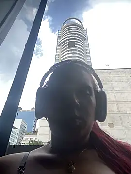 Snapshot of LindaRey_ chatting on 11/10/25, 07:13 LindaRey online show from 11/10/25, 07:13